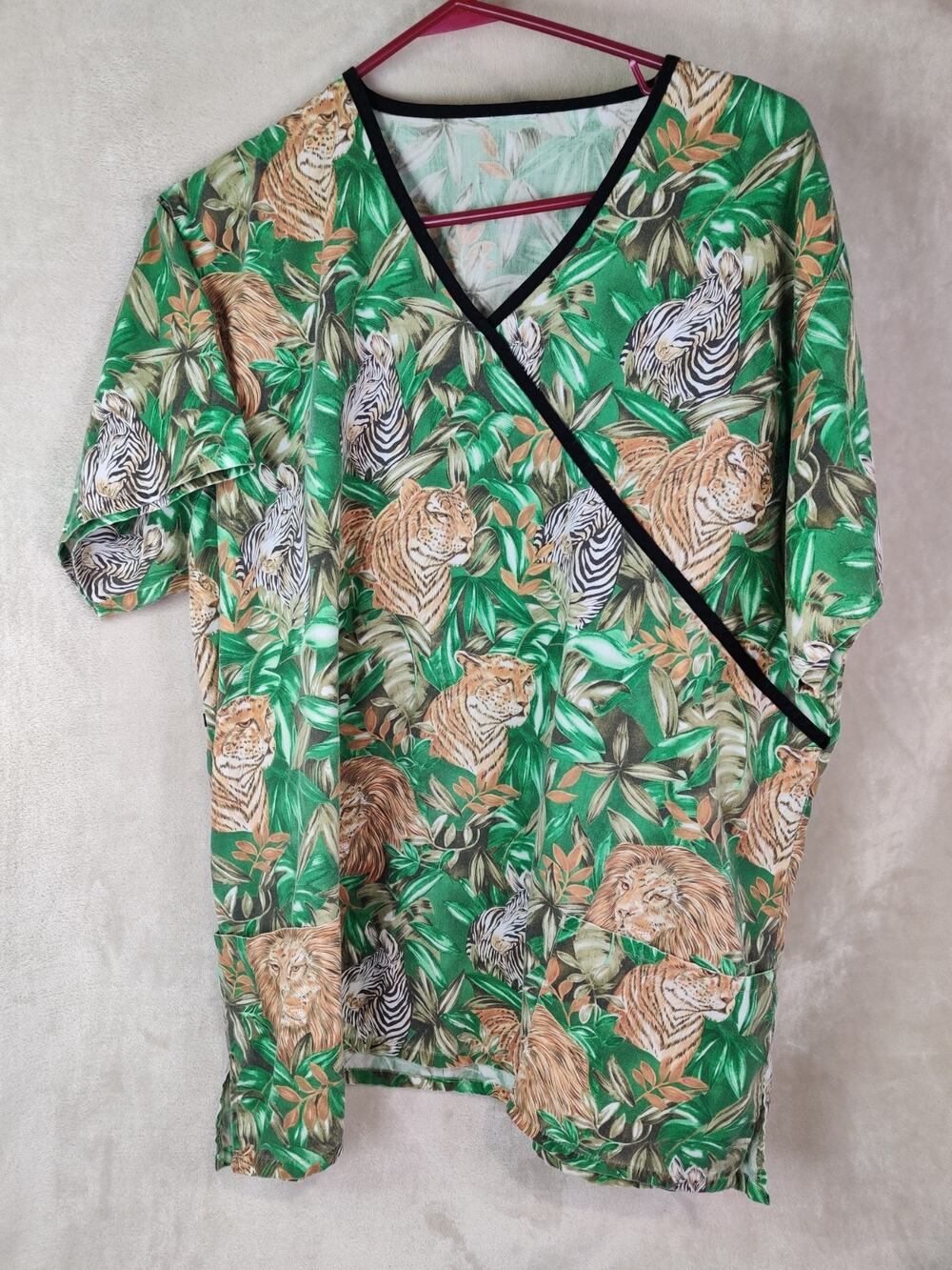 Women's Scrub Top Women's Size XL Jungle Zebra Lion Tiger
